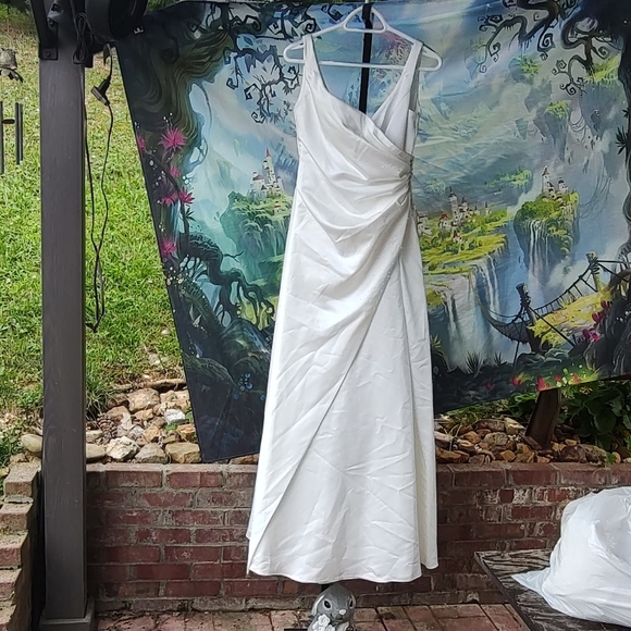 Alfred Angelo ivory size 6 Wedding Dress simple elegant - Picture 3 of 8